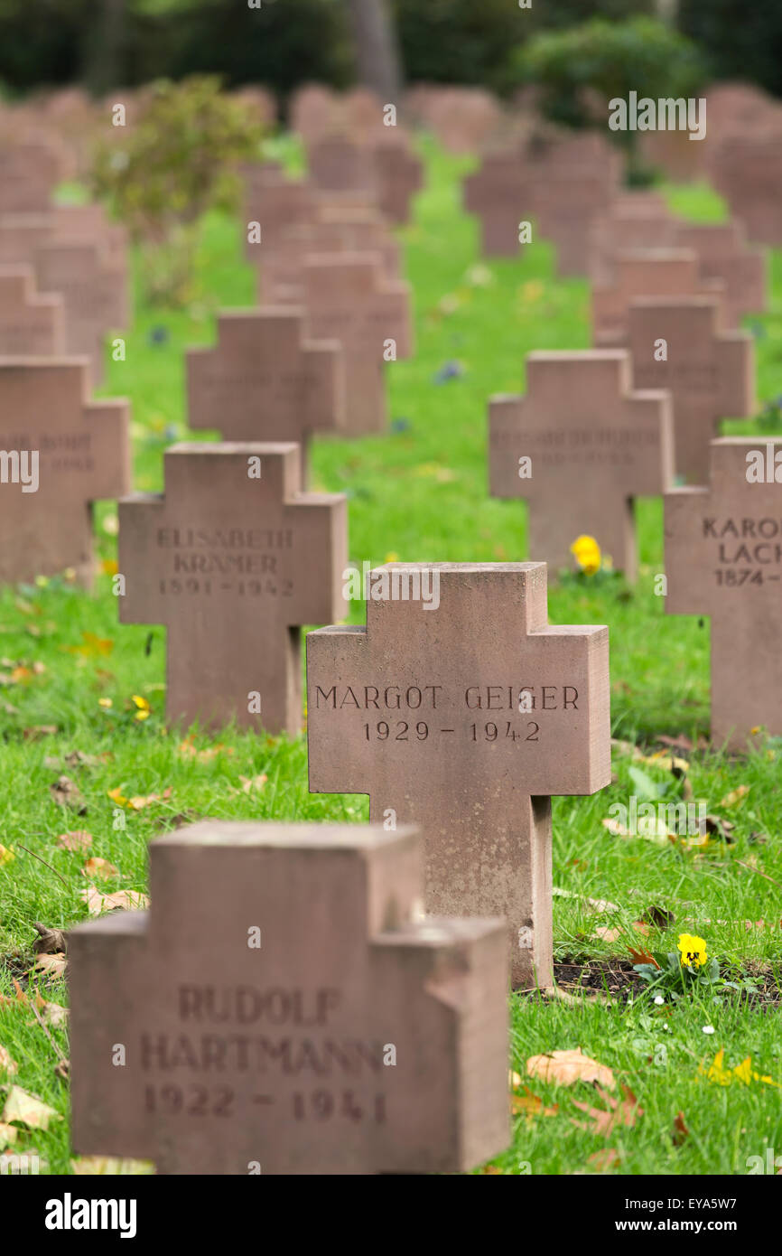 Karlsruhe, Germania, tombe dell'aria delle vittime di guerra della II Guerra Mondiale Foto Stock