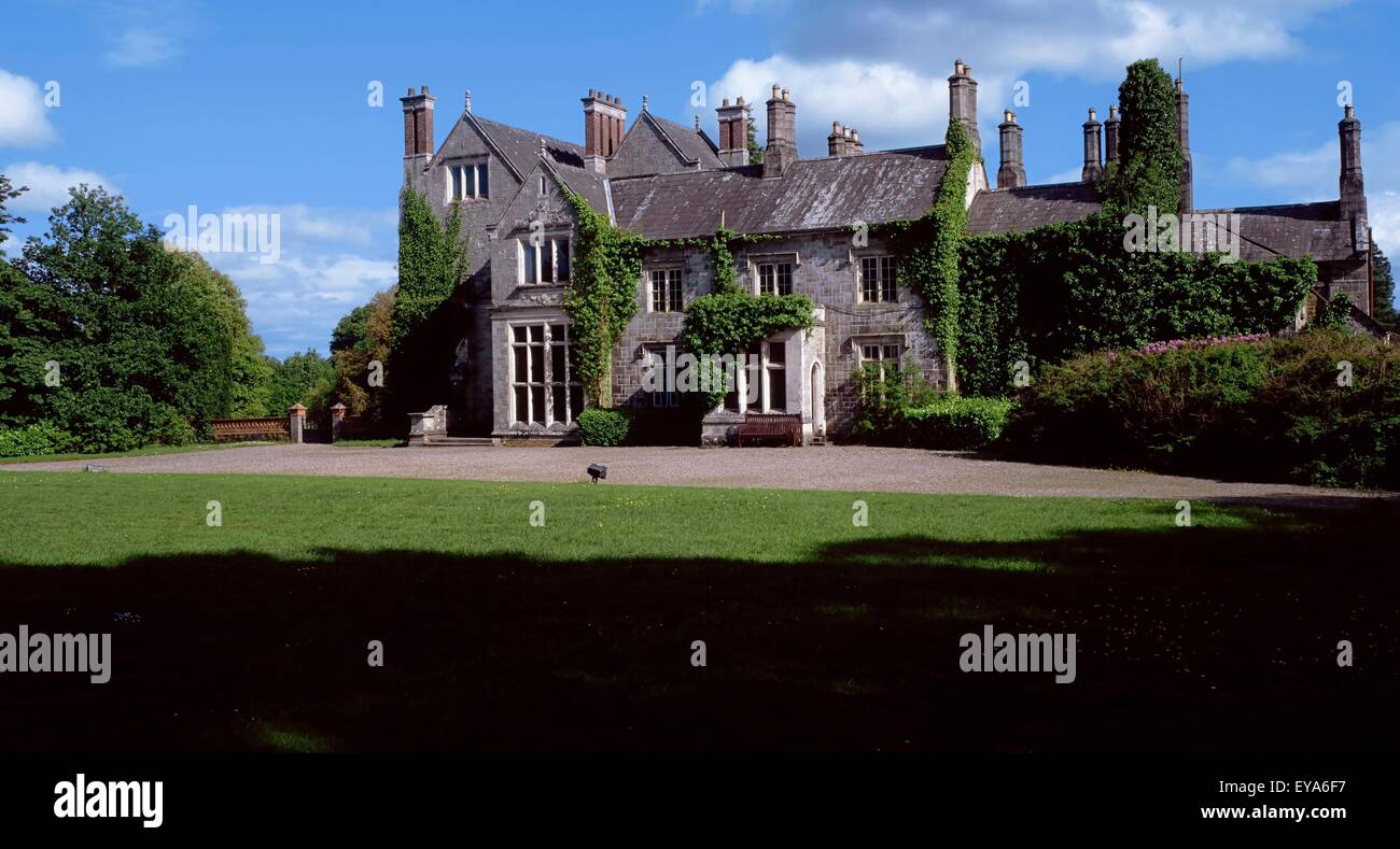 Lough Rynn Castle, Co Leitrim, Irlanda; maniero vittoriano completato nel 1832 Foto Stock