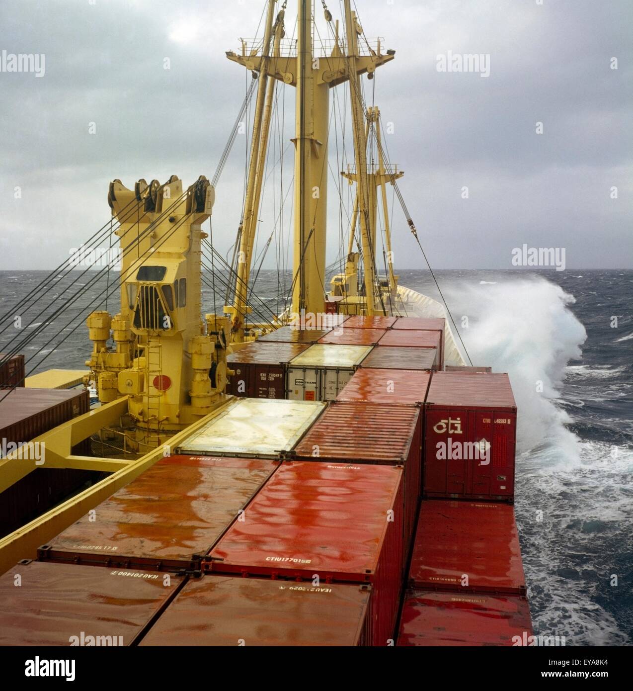 Spese di spedizione, contenitore di nave in tempesta. Foto Stock