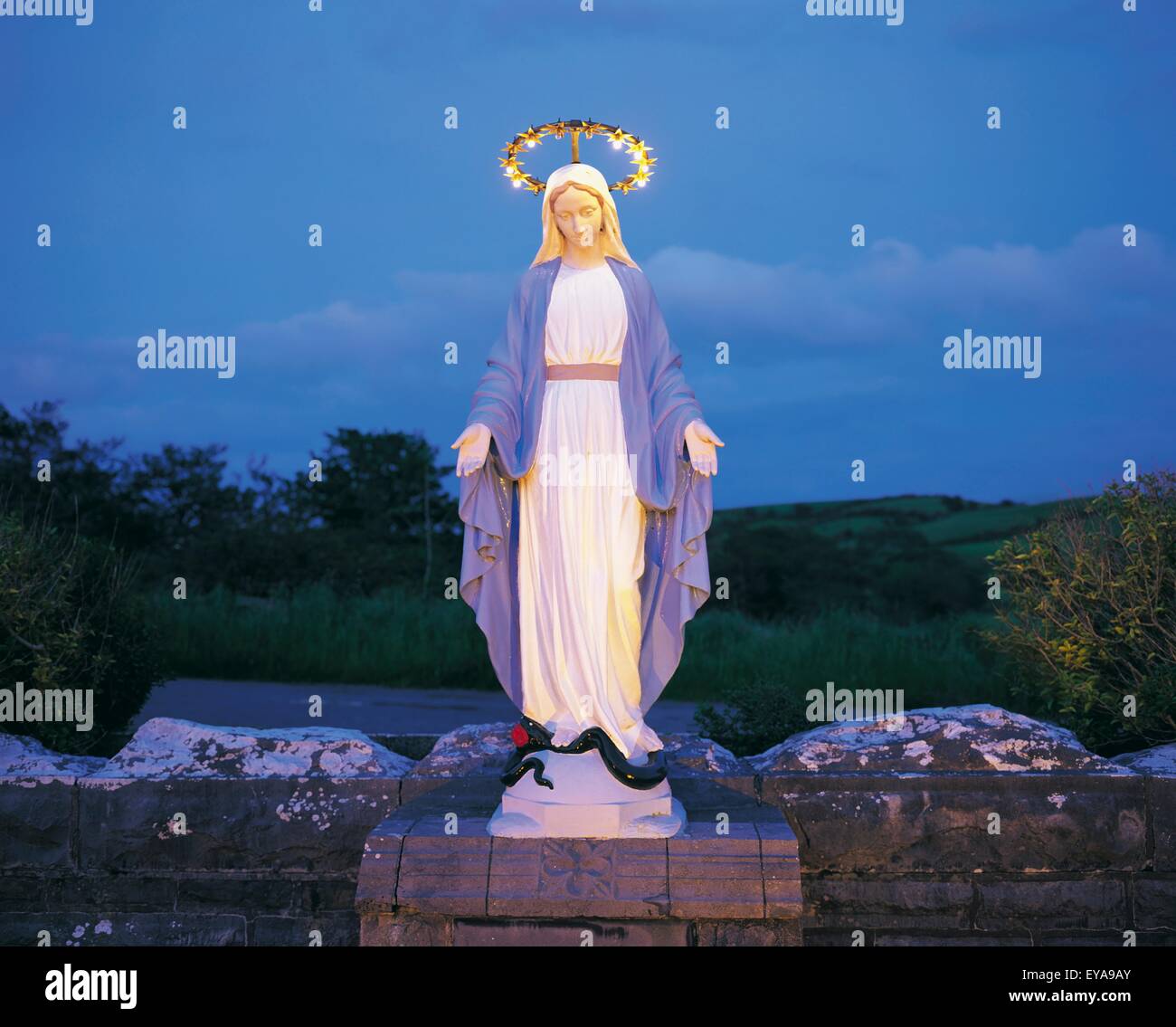 La statua della Vergine Maria, Newport, Co Mayo, Irlanda Foto Stock