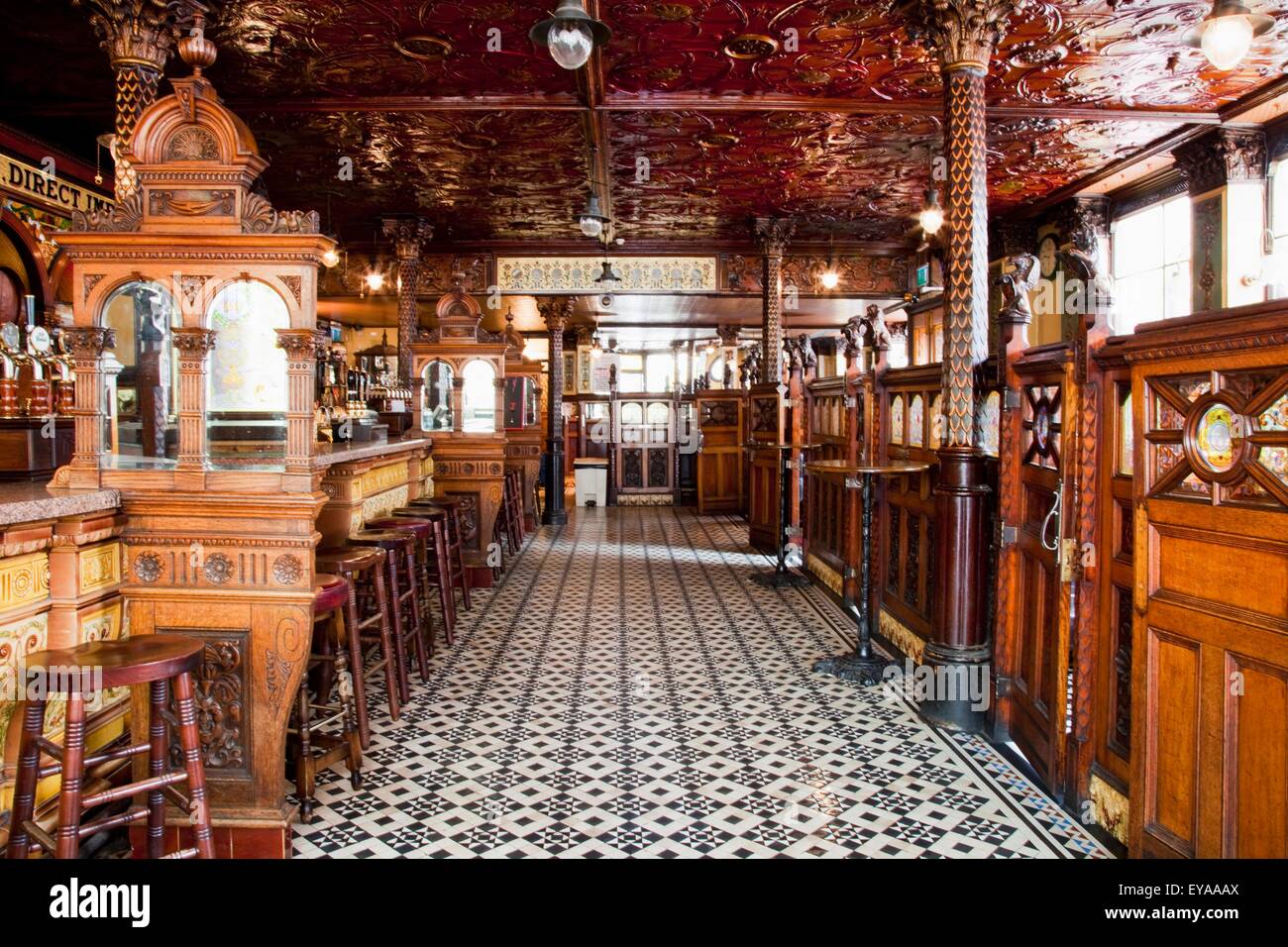 All'interno del Crown Bar; la città di Belfast, County Antrim, Irlanda Foto Stock