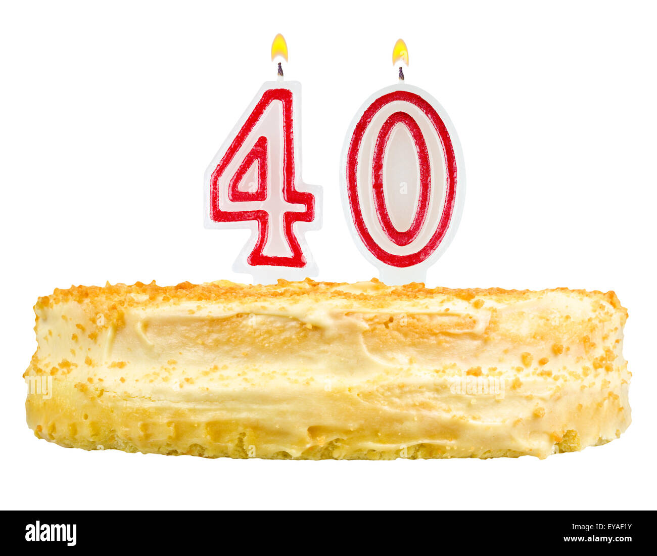 Torta di compleanno con candele numero quaranta isolati su sfondo bianco Foto Stock