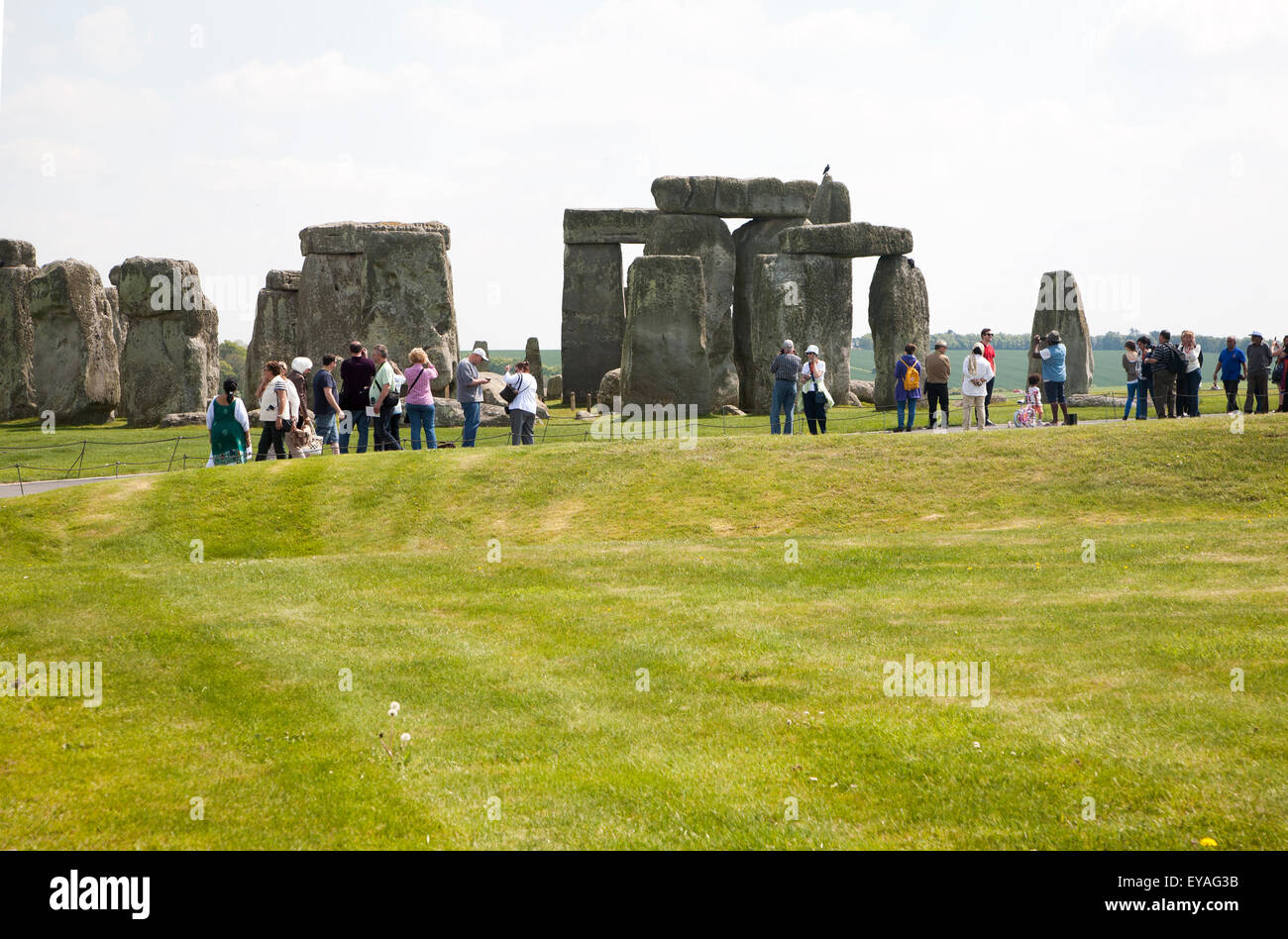 Eredità di Mondo henge sito neolitico di pietre permanente a Stonehenge, Amesbury, Wiltshire, Inghilterra, Regno Unito Foto Stock