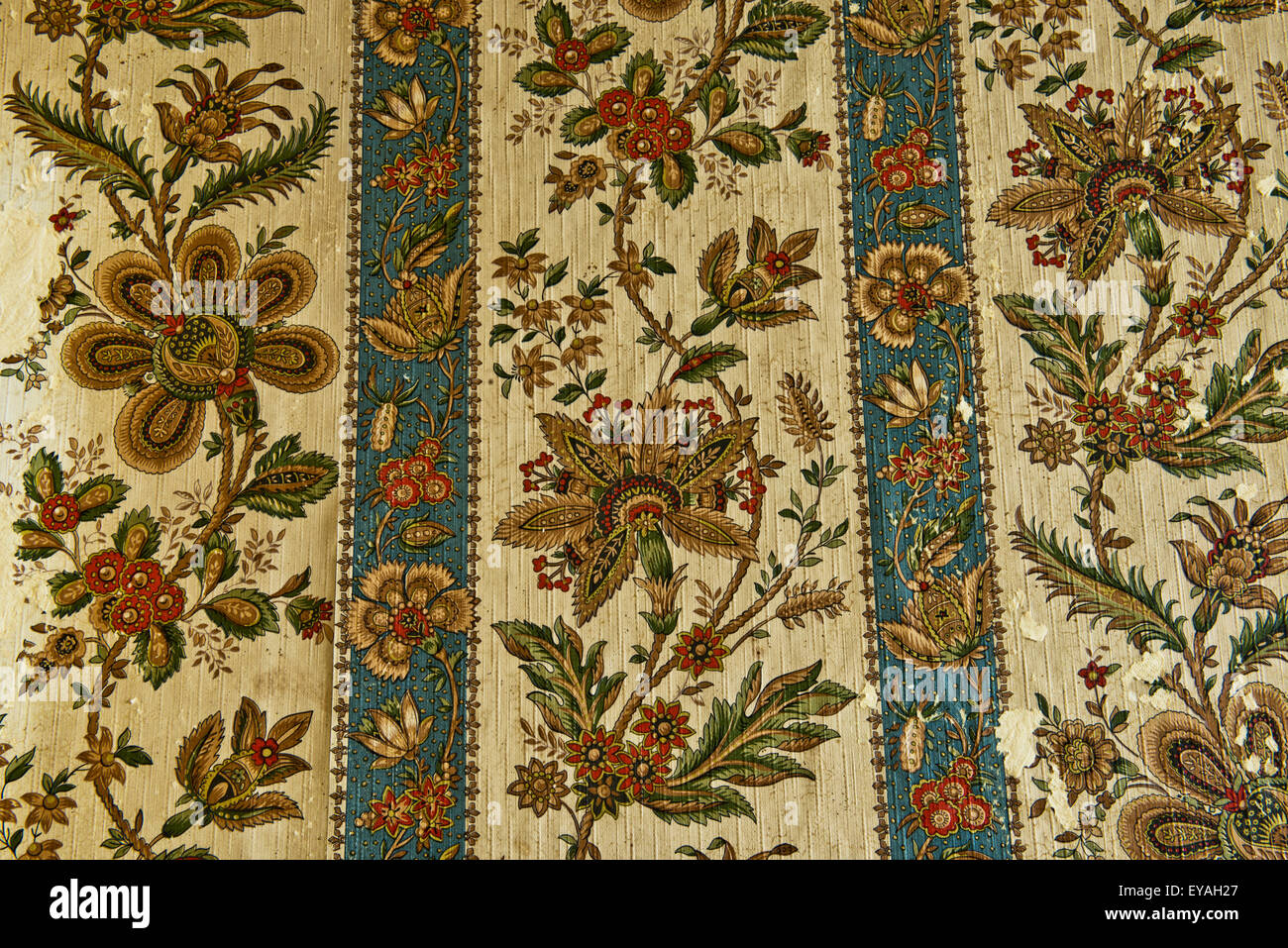 Esplorare urbano di un casale abbandonato in Belgio che ha ancora la maggior parte delle sue caratteristiche e mobili. Foto Stock