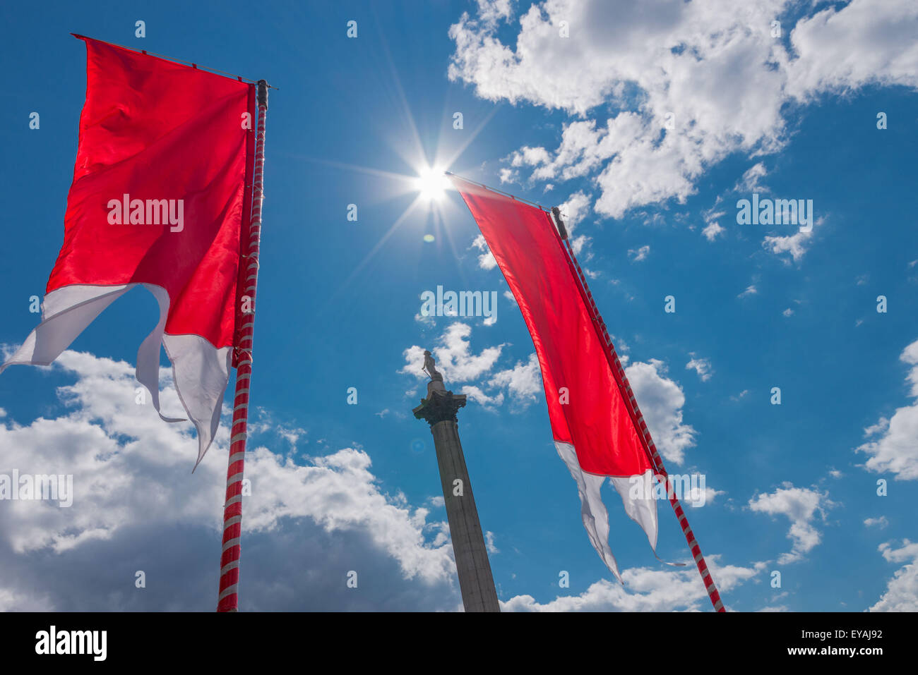 Londra, Regno Unito. Luglio 25, 2015 - Eid al-Fitr la tre giorni di festival di Eid segna la fine del mese di digiuno del Ramadan, e l inizio del mese islamico di Shawwal. (Credito Immagine: © Velar concedere tramite filo di ZUMA) Credito: ZUMA Press, Inc./Alamy Live News Foto Stock