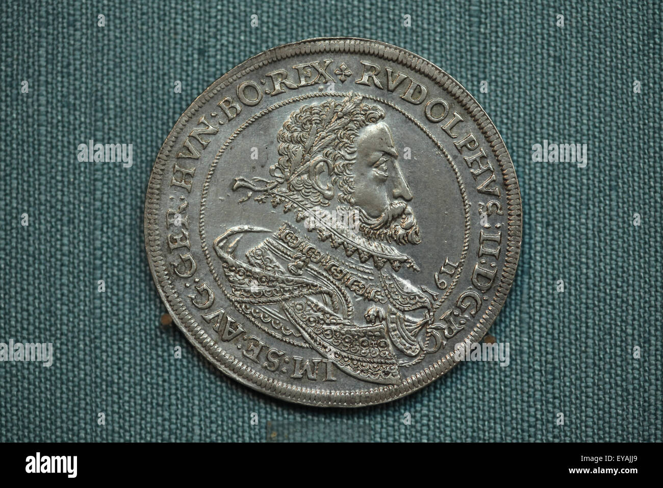 Thaler dell'imperatore Rudolf II. Moneta d'argento coniate nel regno del Sacro Romano Imperatore Rodolfo II di Ensisheim (1611). Kunsthistorisches Museum, Vienna, Austria. Foto Stock