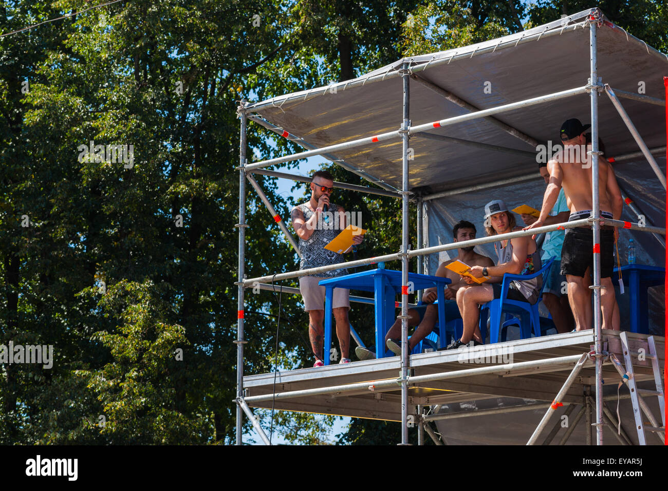 Mosca, Russia. Xxv Luglio, 2015. Città di Mosca Giochi Sport 2015 festival ha avuto luogo presso la Olympic Sport Luzhniky complessi della città di Mosca. La stazione di controllo della bicicletta di montagna concorsi. Credito: Alex Immagini/Alamy Live News Foto Stock