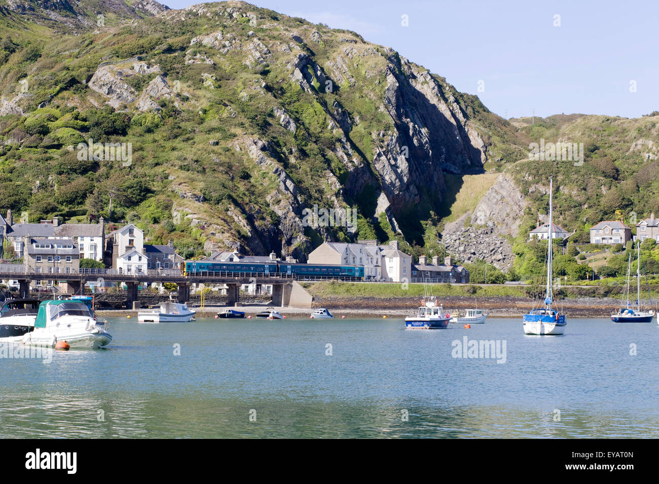 Le barche nel porto in barmouth Galles Foto Stock