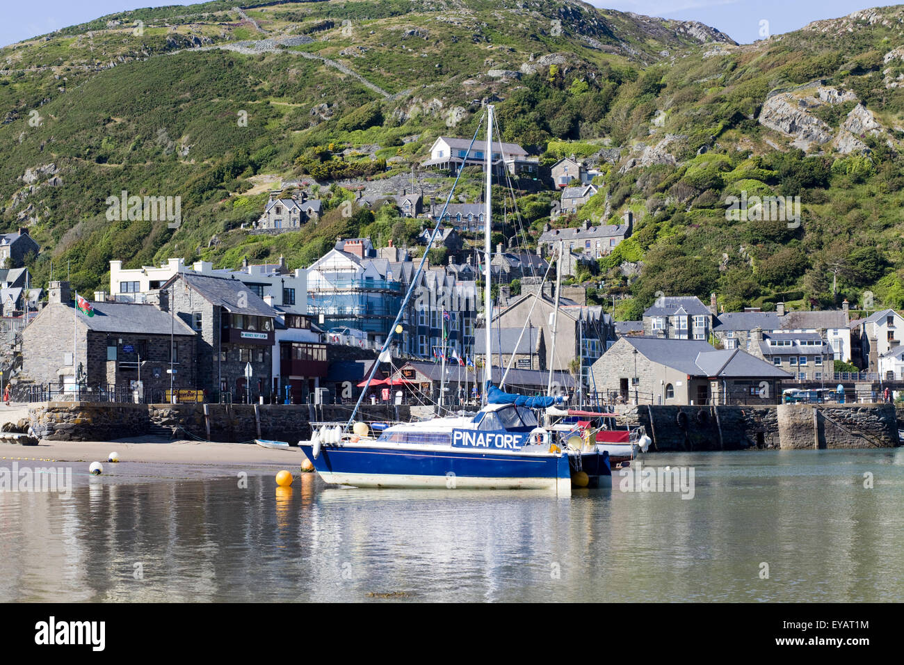 Le barche nel porto in barmouth Galles Foto Stock