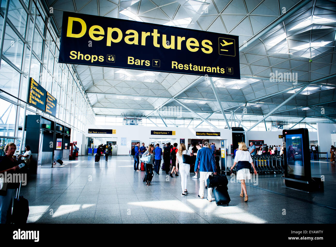 Area di partenza all'Aeroporto Stansted di Londra, Regno Unito Foto Stock