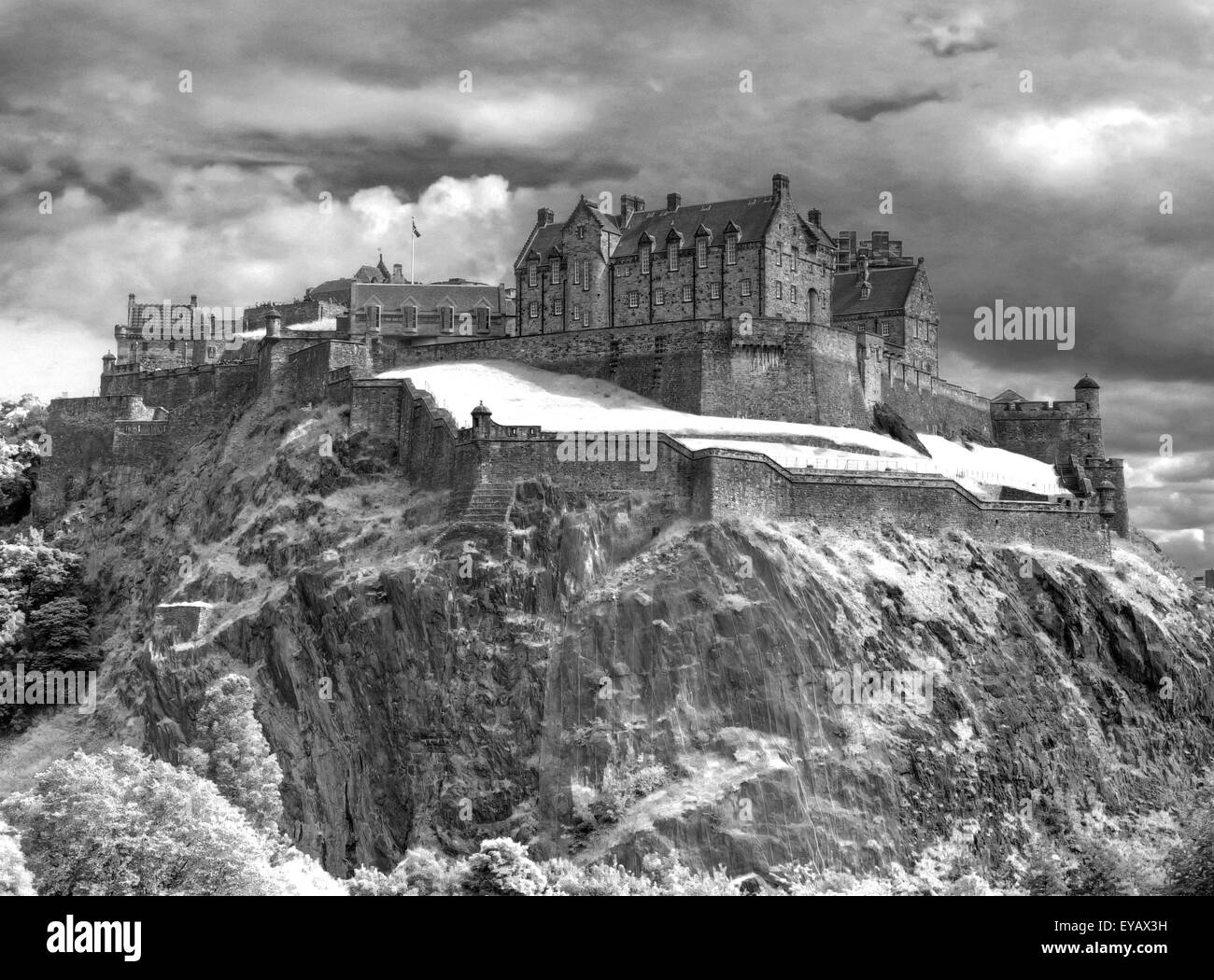 Il Castello di Edimburgo con drammatica cielo invernale, Città Vecchia, Scozia - Sito Patrimonio Mondiale dell'Unesco, REGNO UNITO Foto Stock