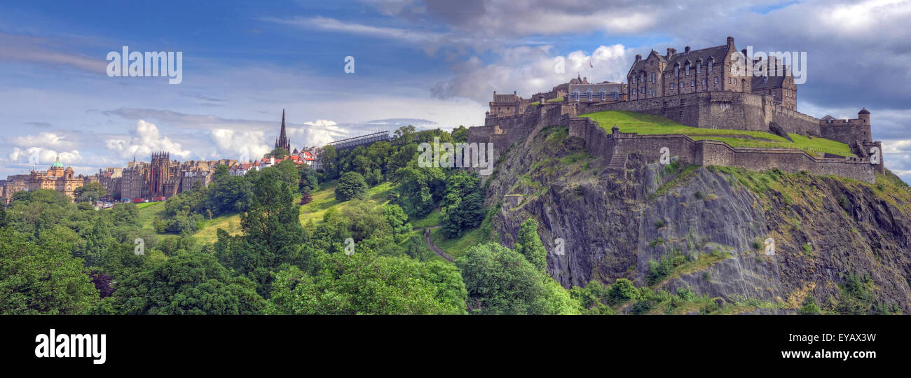 Il Castello di Edimburgo con drammatica sky, Città Vecchia, Scozia - Sito Patrimonio Mondiale dell'Unesco, REGNO UNITO Foto Stock