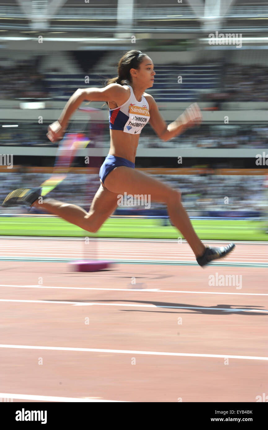 Katarina Johnson-Thompson (GBR) a competere in Donne Salto in lungo la concorrenza, il giorno due del Sainsbury's Anniversario giochi presso la Queen Elizabeth II Olympic Park, Londra. È venuto Johnson-Thompson 4th, saltando 6.51m Foto Stock