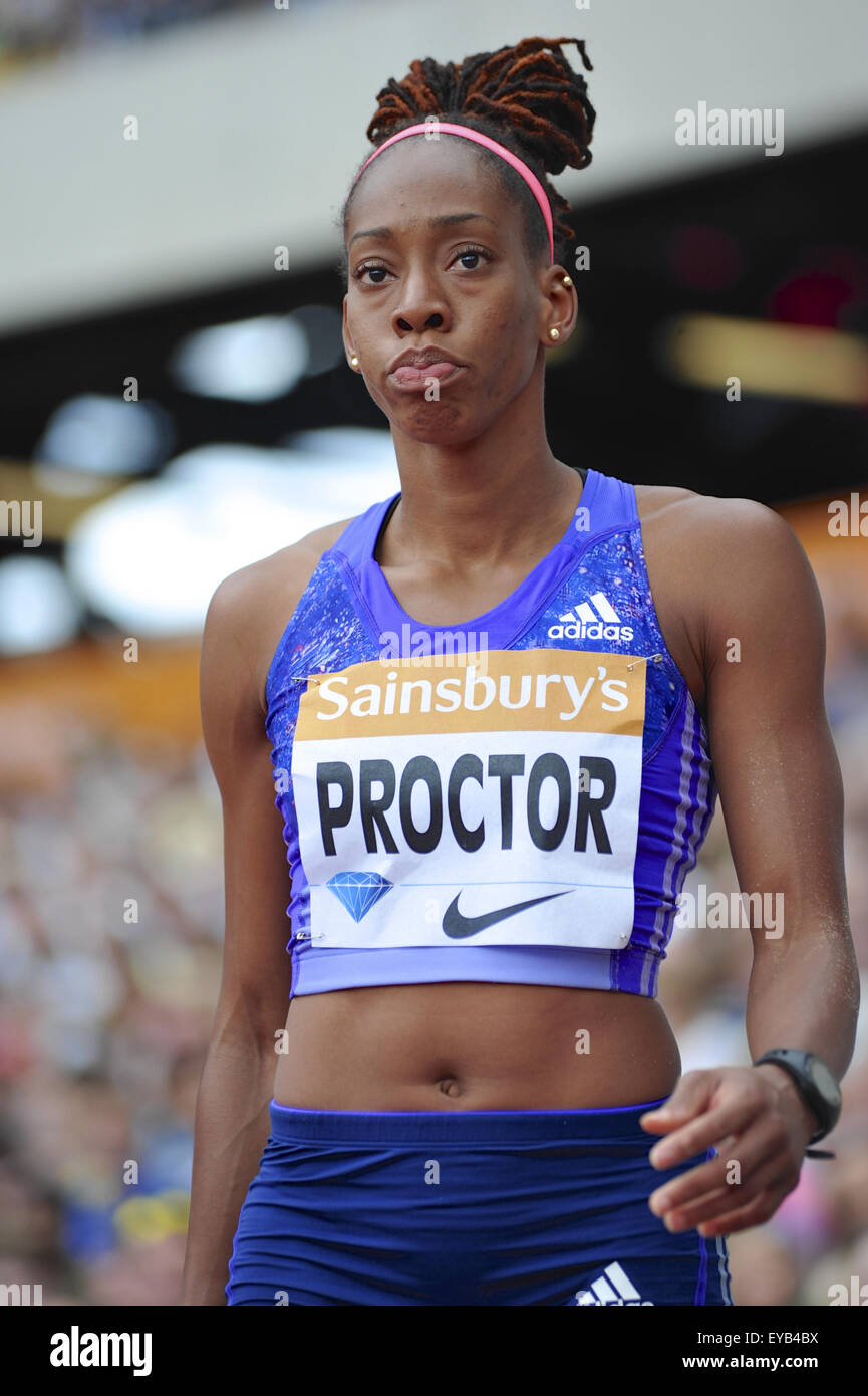 Shara Proctor (GBR) a competere in Donne Salto in lungo la concorrenza, il giorno due del Sainsbury's Anniversario giochi presso la Queen Elizabeth II Olympic Park, Londra. Proctor ha vinto l'oro, saltando 6.98m, un nuovo record nazionale. Foto Stock