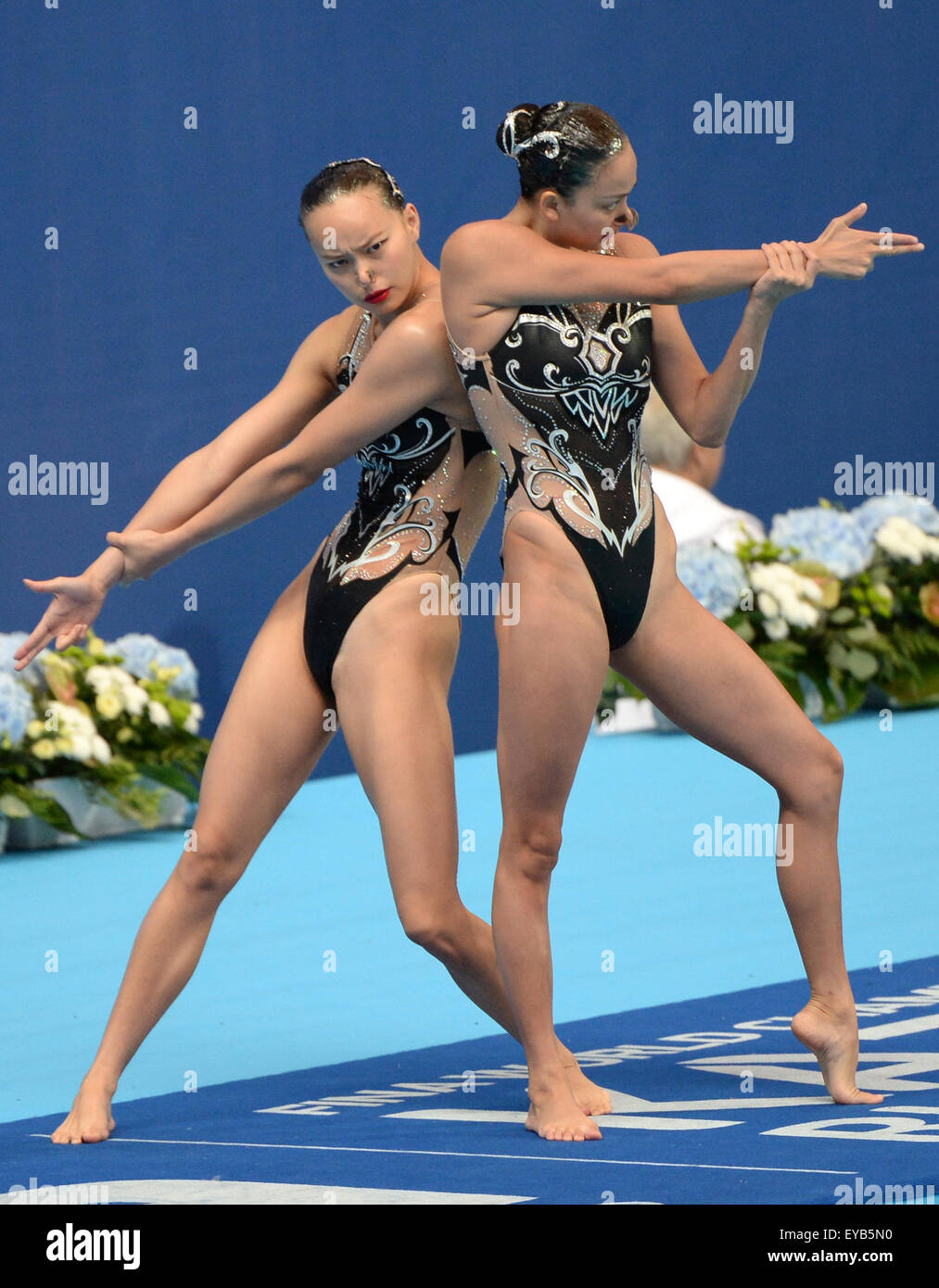Kazan. 26 Luglio, 2015. Huang Xuechen e Sun Weyan della Cina competere durante il duetto tecnico di nuoto sincronizzato eliminatorie a Campionati del Mondo di nuoto FINA a Kazan, Russia, luglio 26, 2015 © Pavel Bednyakov/Xinhua/Alamy Live News Foto Stock