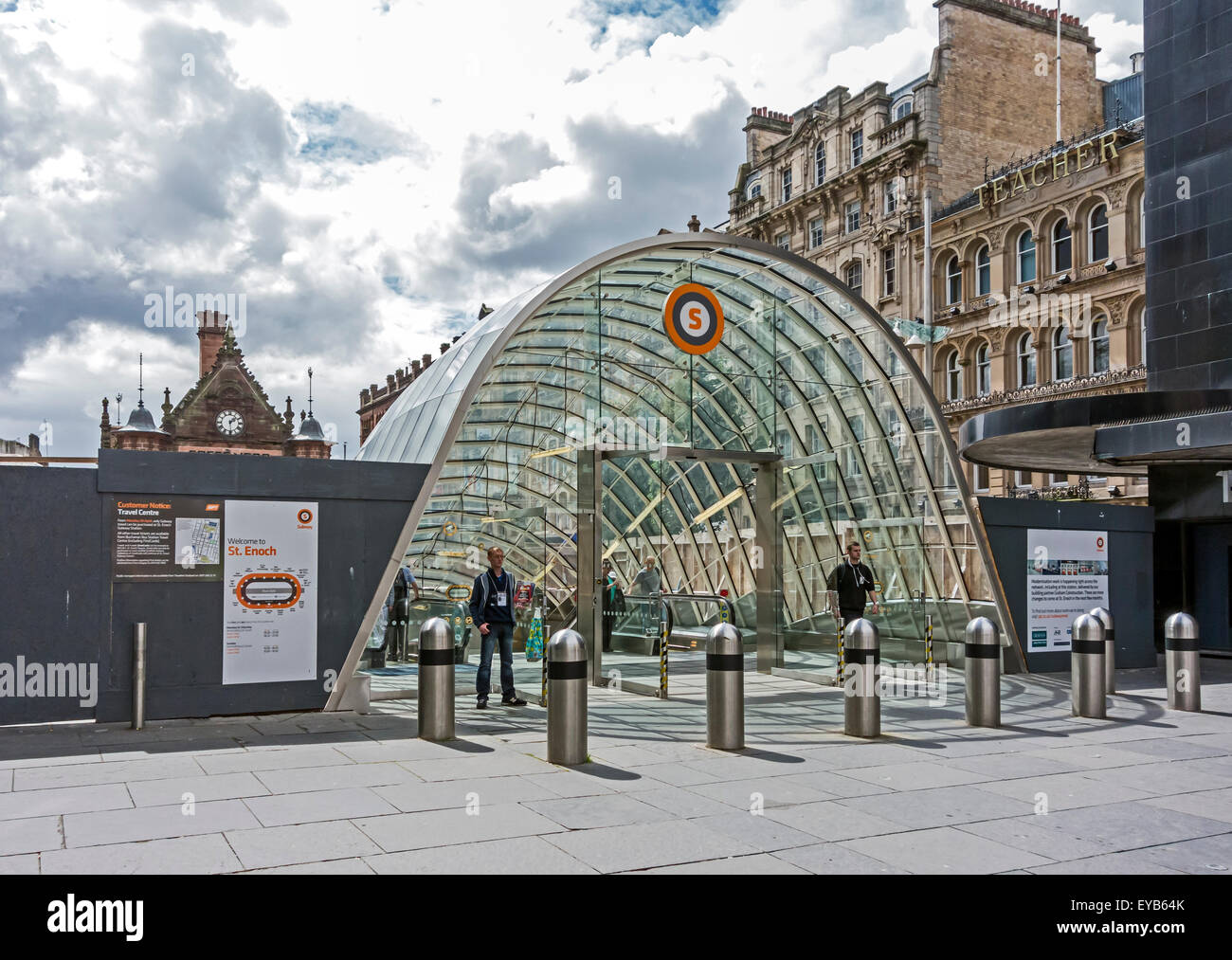 La nuova metropolitana di Glasgow e ingresso St Enoch Shopping Center presso il St Enoch Square a Glasgow Scozia Scotland Foto Stock