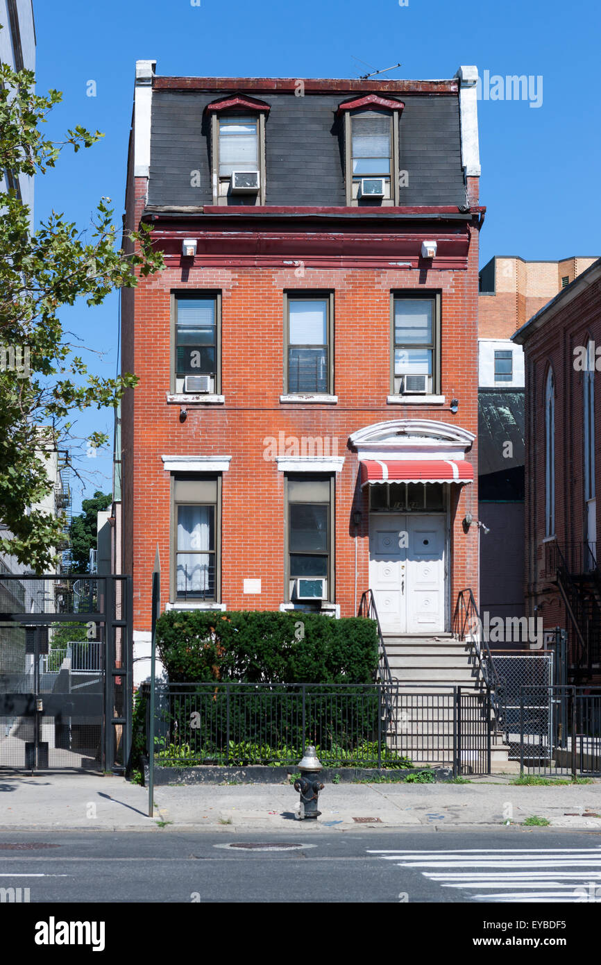 Un ex edificio residenziale che serve come un centro di outreach in Hamilton Heights in New York City. Foto Stock