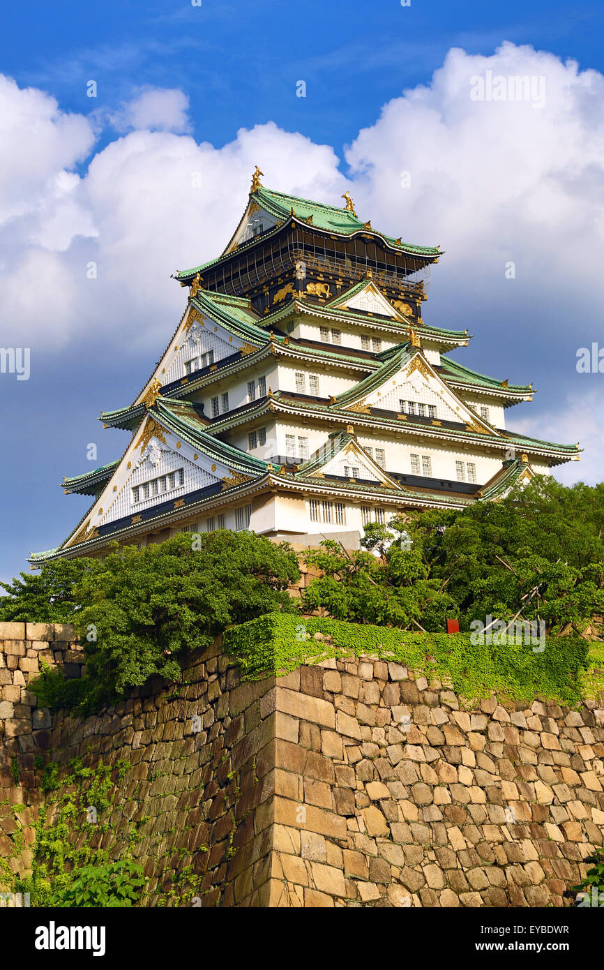 Il Castello di Osaka e bastioni, Osaka, Giappone Foto Stock