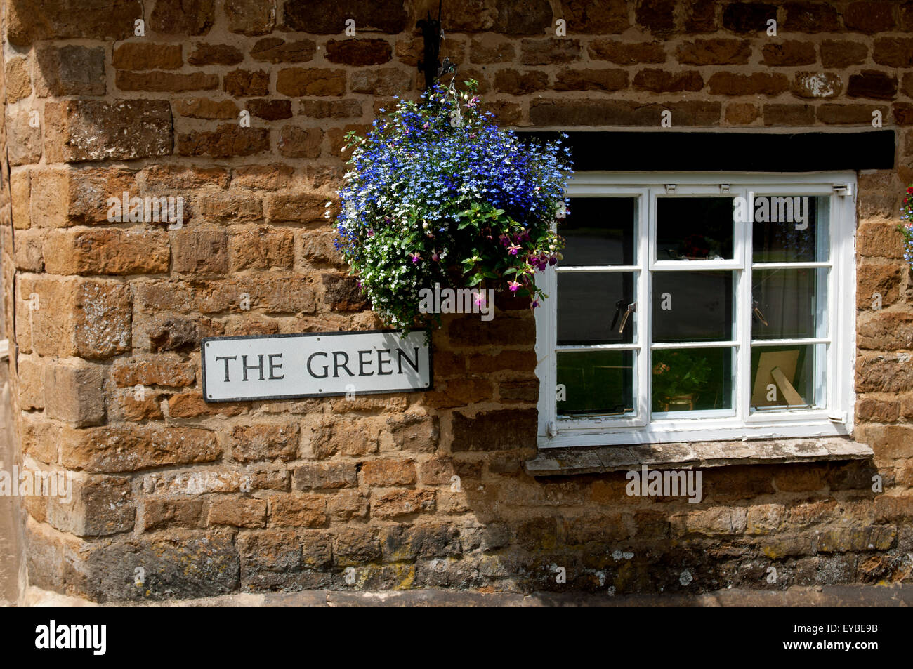 Il segno verde, Hornton village, Oxfordshire, England, Regno Unito Foto Stock