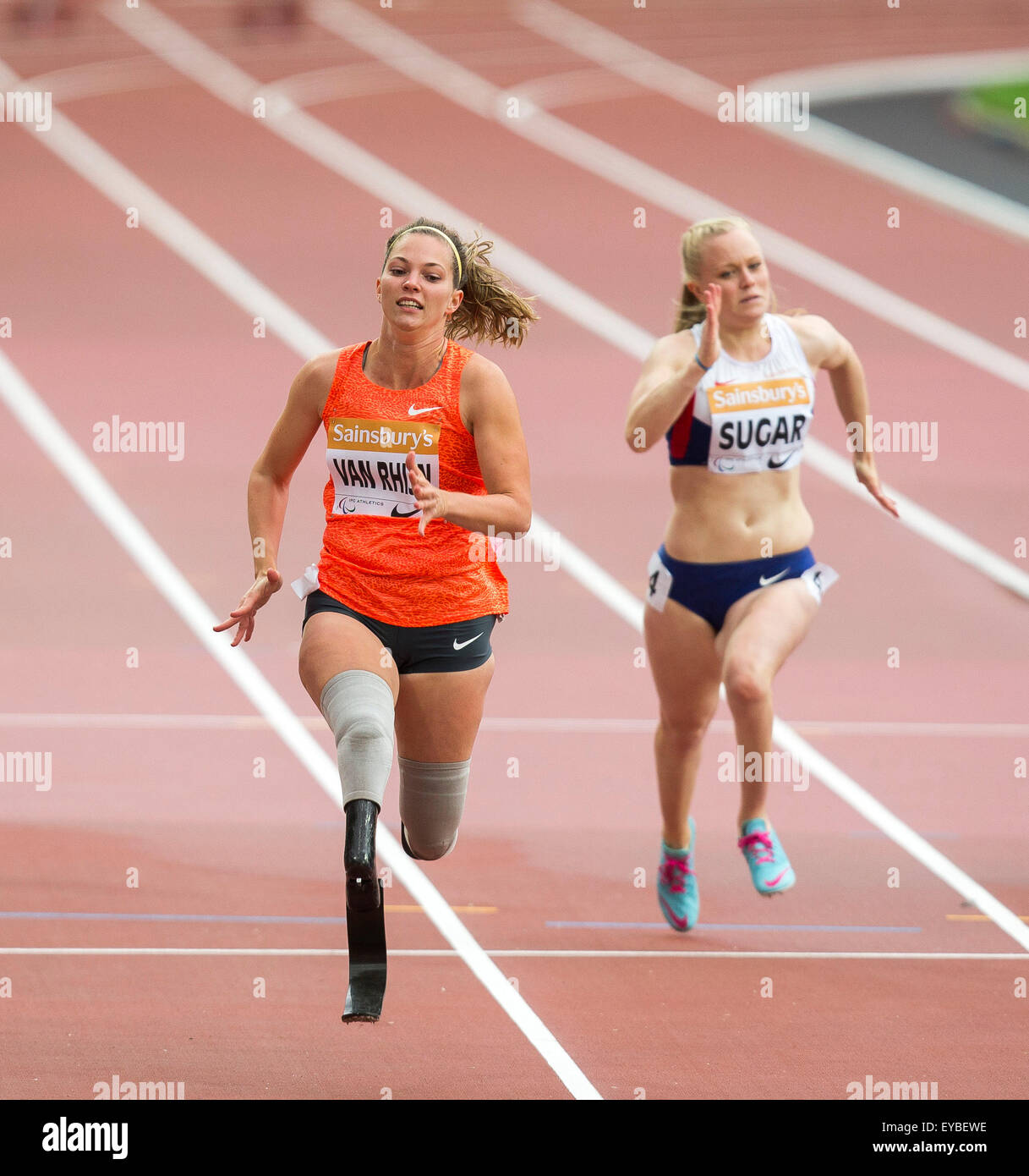 Queen Elizabeth Olympic Park, London, Regno Unito. 26 Luglio, 2015. Sainsburys anniversario giochi. Sainsbury's IPC Grand Prix finale. Marlou Van Rhijn (NED) poteri alla vittoria nelle donne 100m (T44) Credito: Azione Sport Plus/Alamy Live News Foto Stock