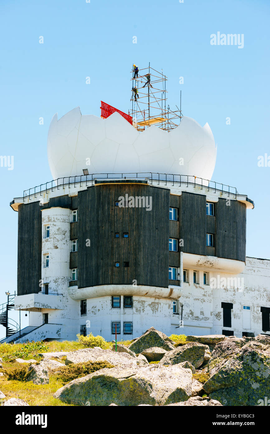 Costruzione del sistema radar Сherni Vrah sul Monte Vitosha vicino Sofia, Bulgaria Foto Stock