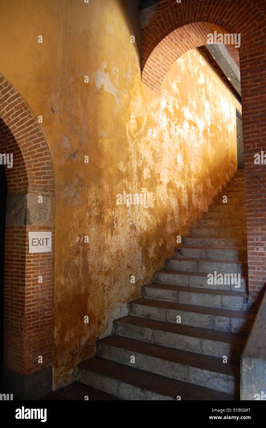 Scala nel vecchio magazzino a Galle, Sri lanka Foto Stock