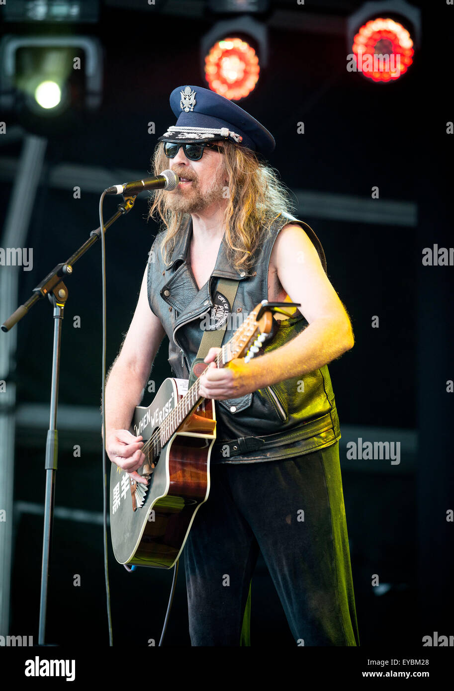 Julian Cope esegue sul palco principale al festival Wickerman a Dundrennan sulla luglio 24, 2015 a Dumfries, Scozia Foto Stock