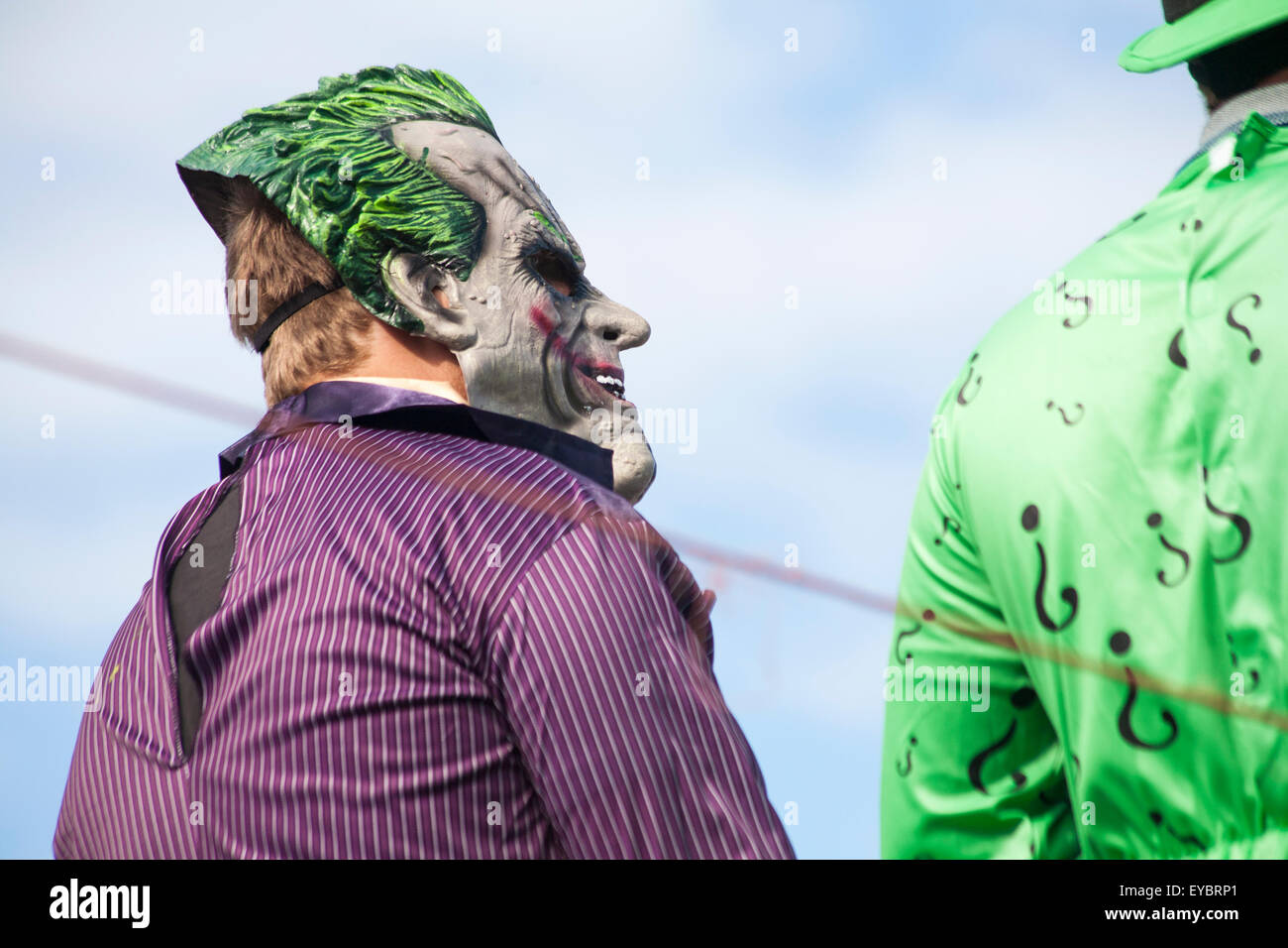 Swanage, DORSET REGNO UNITO 26 luglio 2015. Swanage sfilata di carnevale in luglio con il tema di supereroi - Il carattere jolly da Batman Credito: Carolyn Jenkins/Alamy Live News Foto Stock