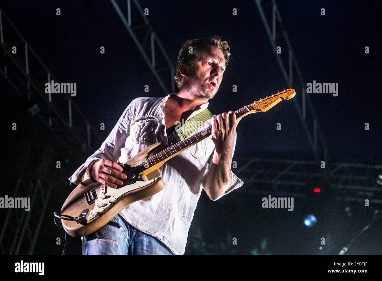 Milano, Italia. 26 luglio, 2015. deus esegue live al carroponte di milano, Italia, il 26 luglio 2015 credit: mairo cinquetti/alamy live news Foto Stock