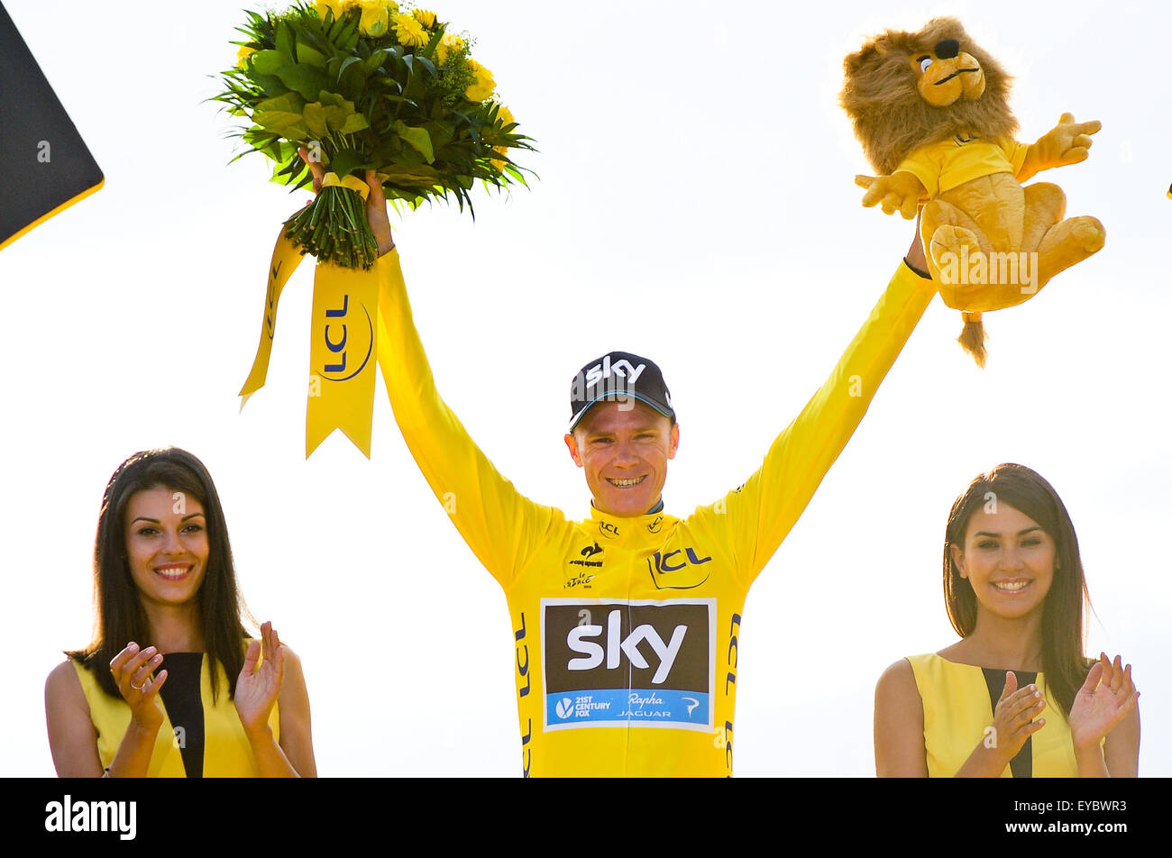 Parigi, Francia. Luglio 26, 2015. Chris Froome (GBR) del Team Sky indossando la maglia gialla dopo la vittoria del 2015 Tour de France a Parigi. Foto: Miroslav Dakov/ Alamy Live News Foto Stock