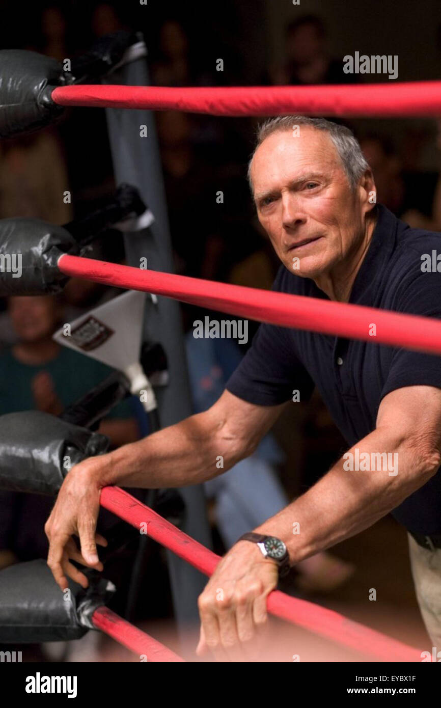 Million Dollar Baby è una 2004 sport americani film di fiction diretto, co-prodotto e segnato da Clint Eastwood e interpretato da Eastwood, Hilary Swank e Morgan Freeman. Questa fotografia è per il solo uso editoriale ed è il copyright del film company e/o il fotografo assegnato dal film o società di produzione e può essere riprodotto solo da pubblicazioni in congiunzione con la promozione del film di cui sopra. Un credito per il film company è richiesto. Il fotografo deve anche essere accreditato quando noto. Foto Stock