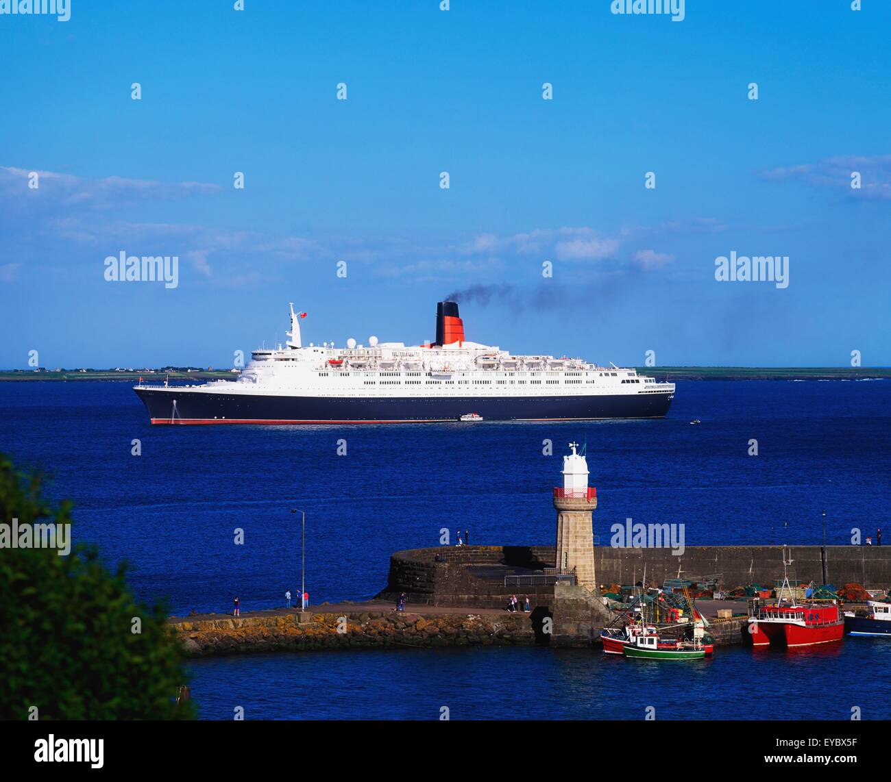 Dunmore East, Co Waterford, Irlanda; Queen Elizabeth 2 Cruiser Foto Stock