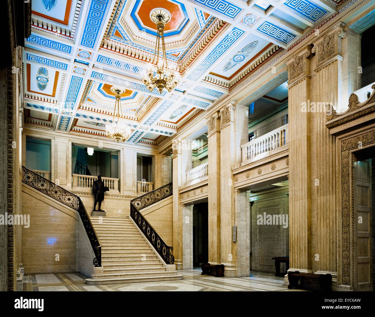 Stormont, Belfast, Co Antrim, Irlanda; interno della Hall centrale e sede dell'Assemblea dell'Irlanda del Nord Foto Stock