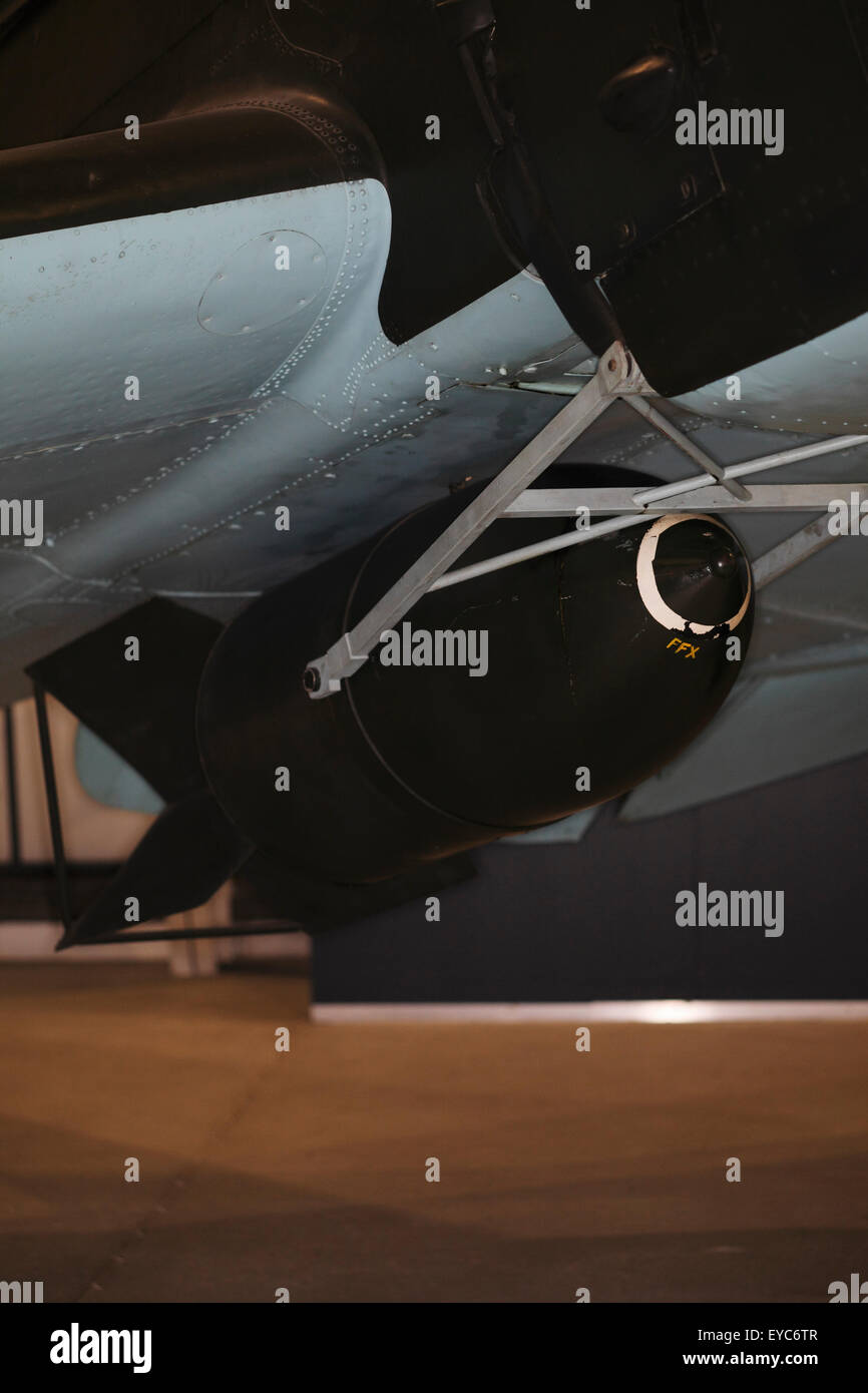 Bomb appeso al di sotto di un Junkers Ju-88 Stuka dive bombardiere. Bombardiere tedesco della Luftwaffe Foto Stock