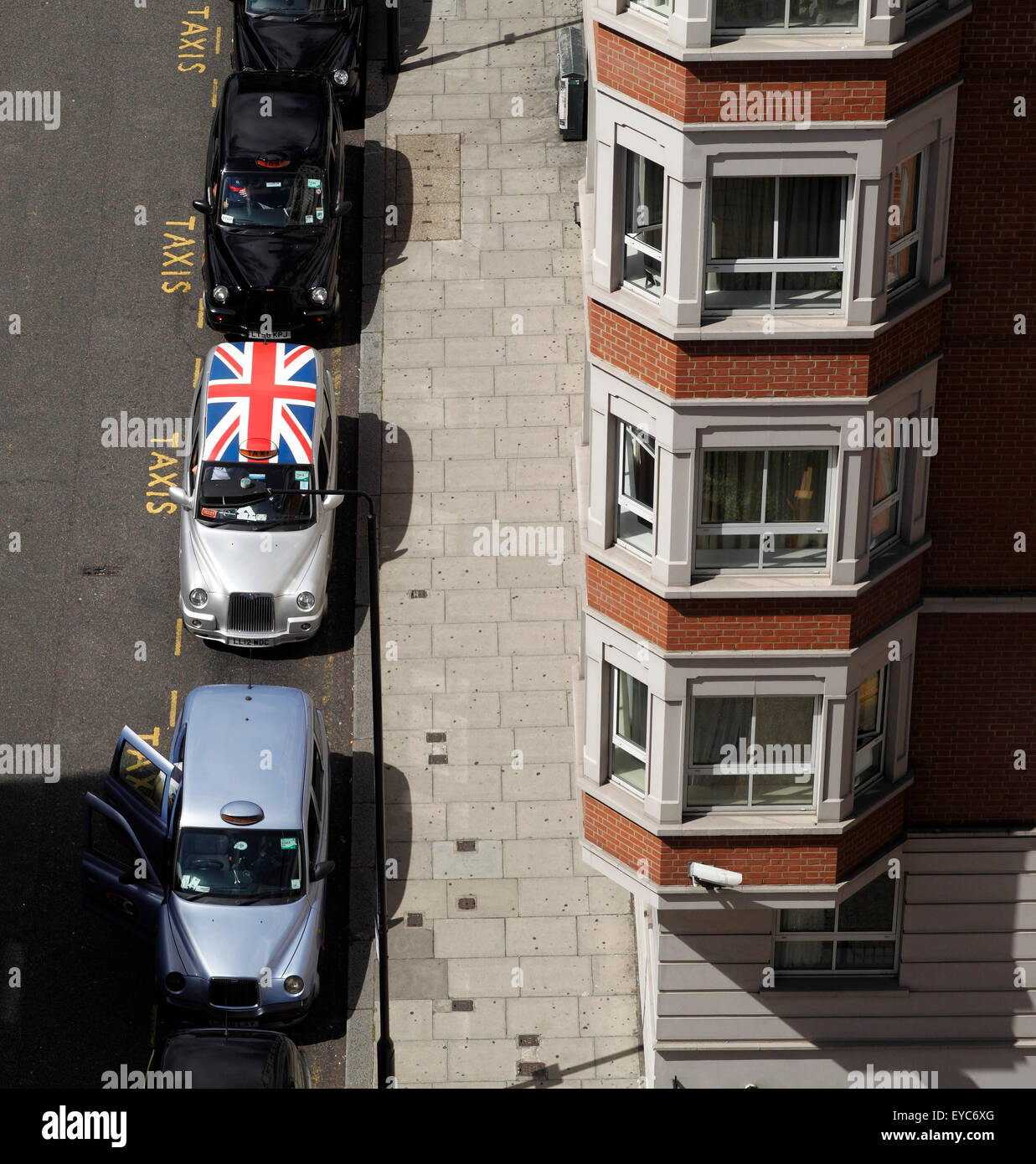 Londra taxi rank unione jack tetto Foto Stock