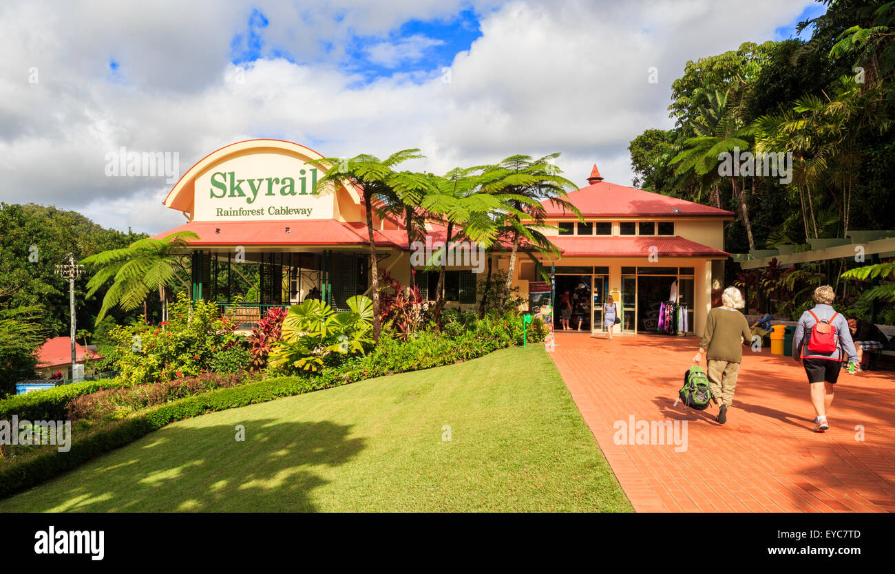 Skyrail Rainforest cable car terminal in Kuranda. Vicino a Cairns, Queensland Foto Stock