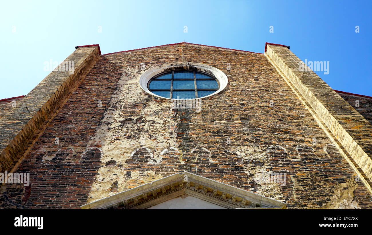 Prospettiva della chiesa antica architettura in Murano, Venezia, Italia Foto Stock