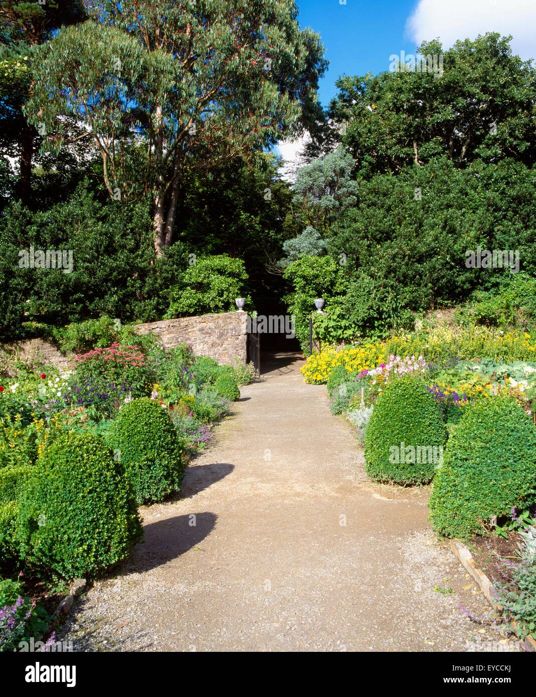 Glenveagh Co Donegal, murata Potager - Percorso & Gate, Orto tarda estate Foto Stock