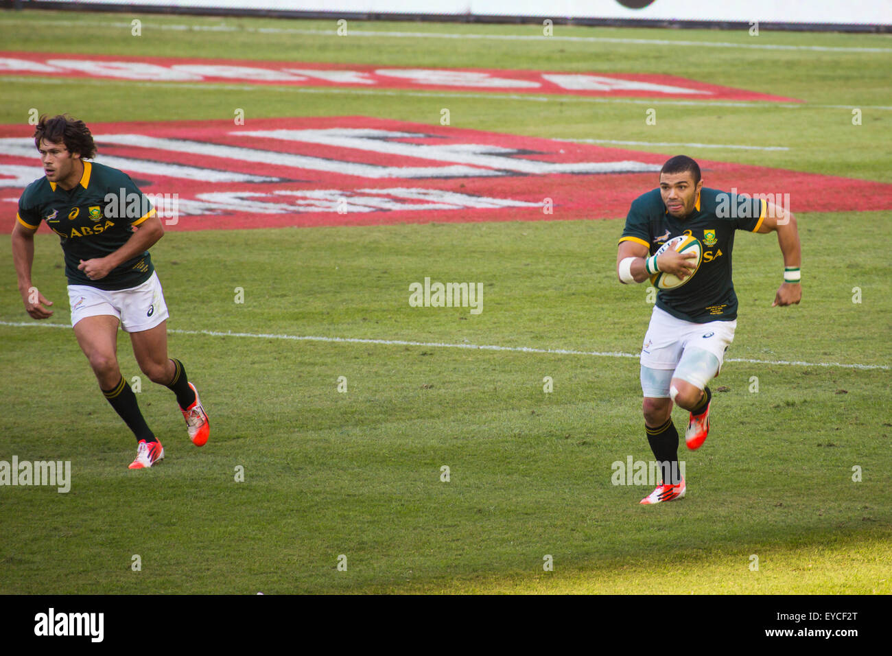 Springbok Bryan Habana con la palla durante il secondo test match tra il Sud Africa e il Galles a Mbombela Foto Stock