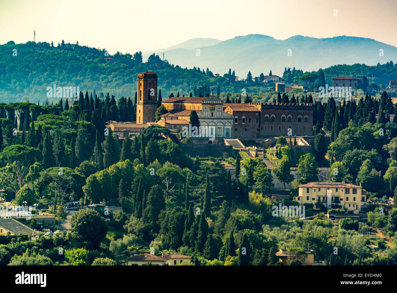 La facciata esterna di San Miniato al Monte. Firenze, Italia. Foto Stock