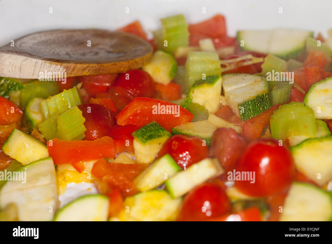 Vivacemente colorato di verdure miste in padella Foto Stock