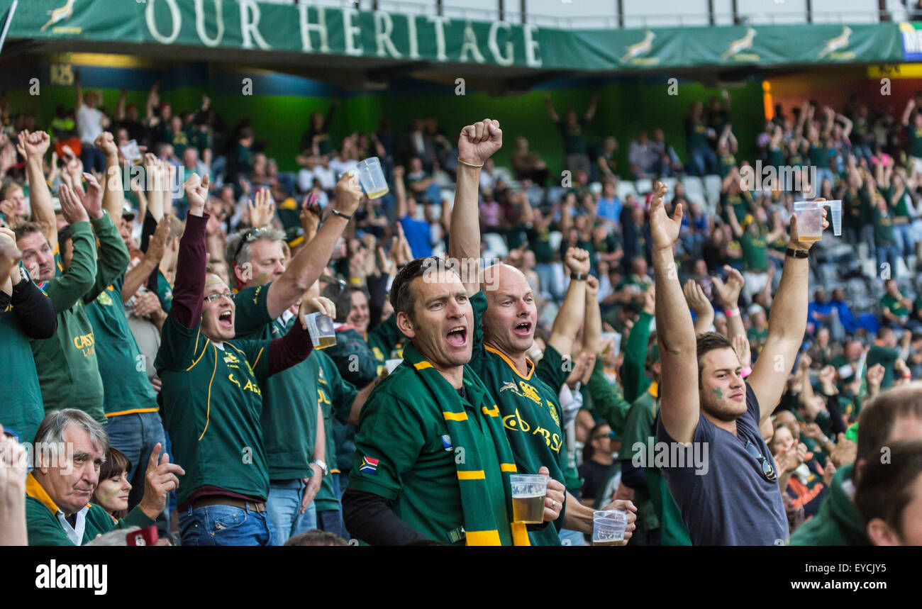 South African tifosi festeggiare un Springbok provare durante il secondo test match tra il Sud Africa e il Galles Foto Stock