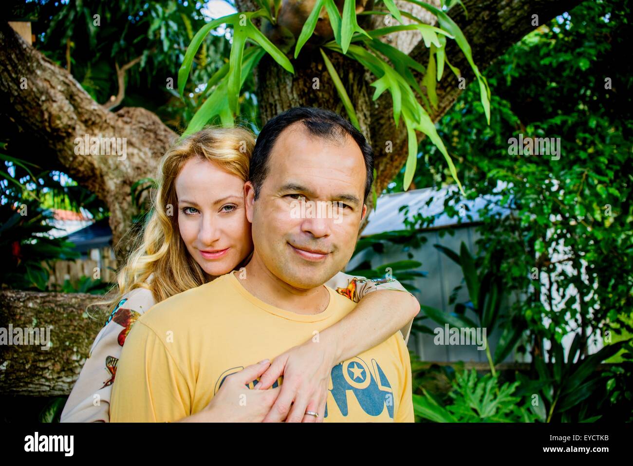 Ritratto di Coppia matura in giardino Foto Stock
