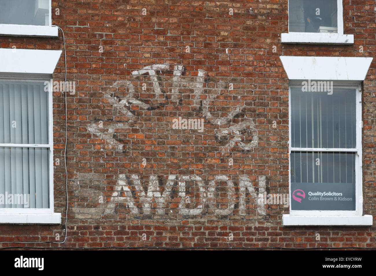 Segno di Ghost, "Arthur Sawdon' (venduto tappeti e biancheria da letto), Whitby, Yorkshire Foto Stock