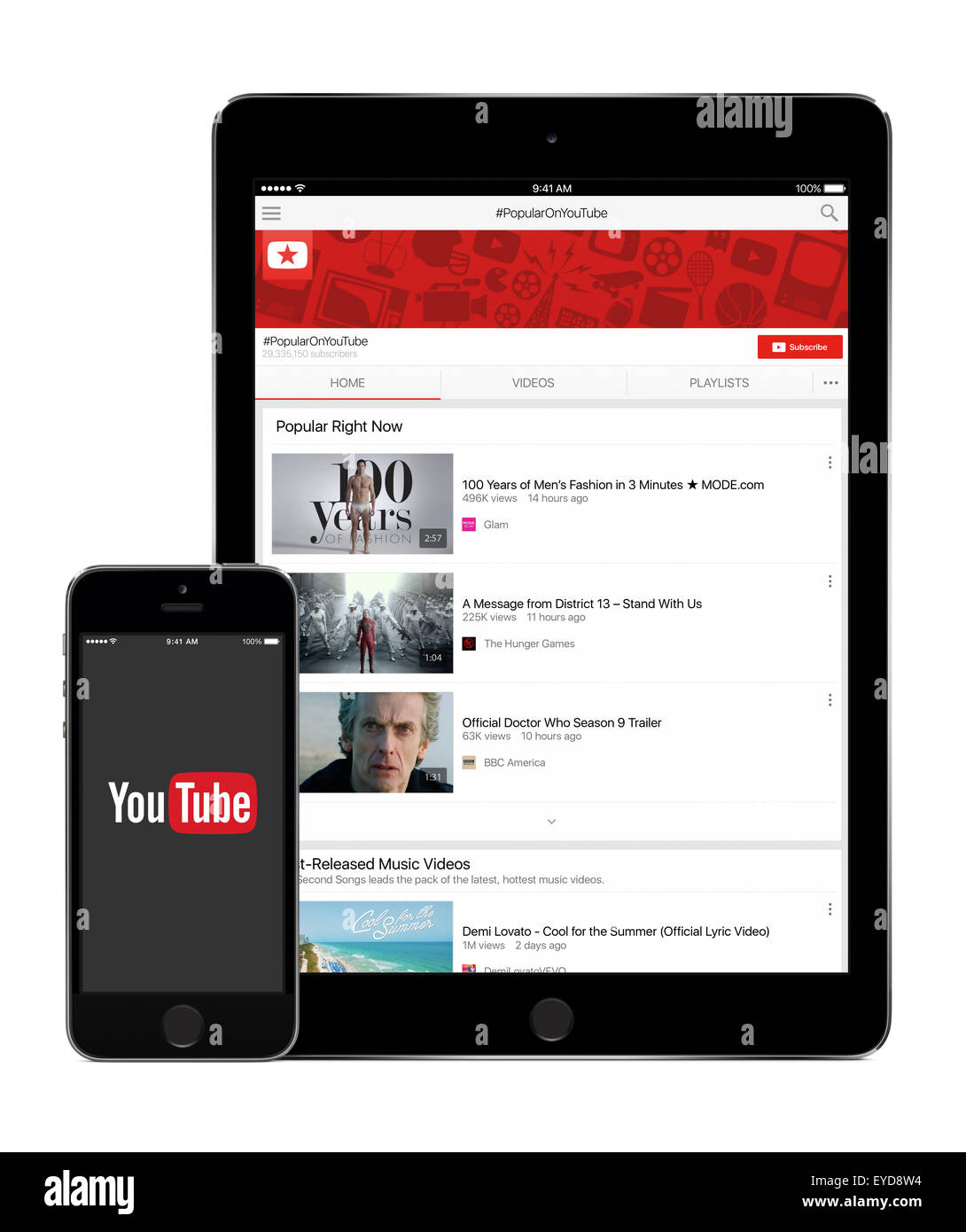 Varna, Bulgaria - Febbraio 02, 2015: Applicazione YouTube su Apple iPad 2 aria schermo e app YouTube logo su iPhone 5s display. Foto Stock