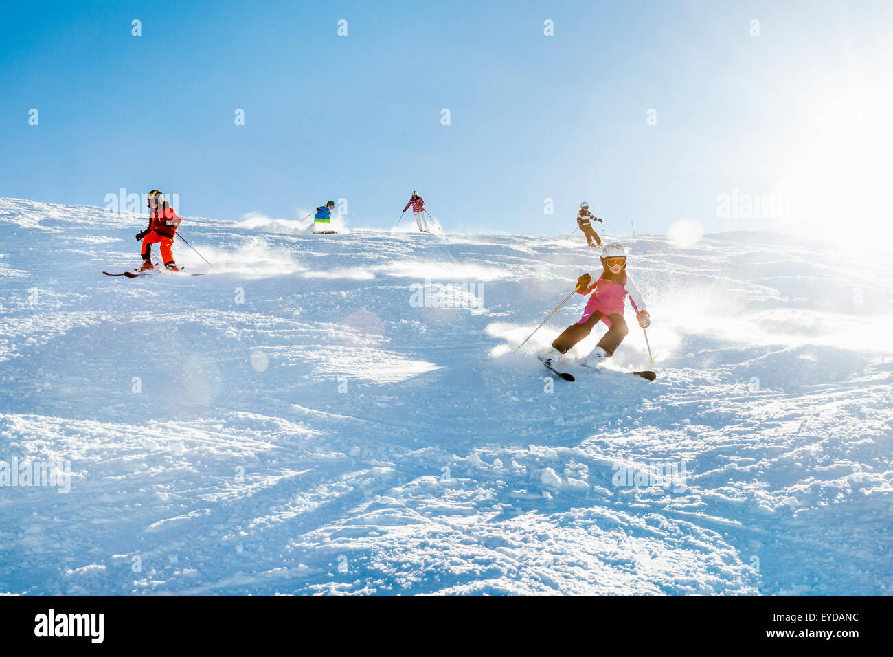 Vacanza sci, bambini carving in discesa, Sudelfeld, Baviera, Germania Foto Stock