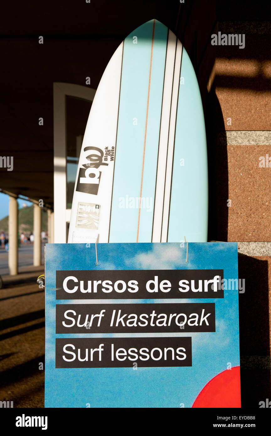 Lezioni di surf, di Zarautz, Paesi Baschi Foto Stock