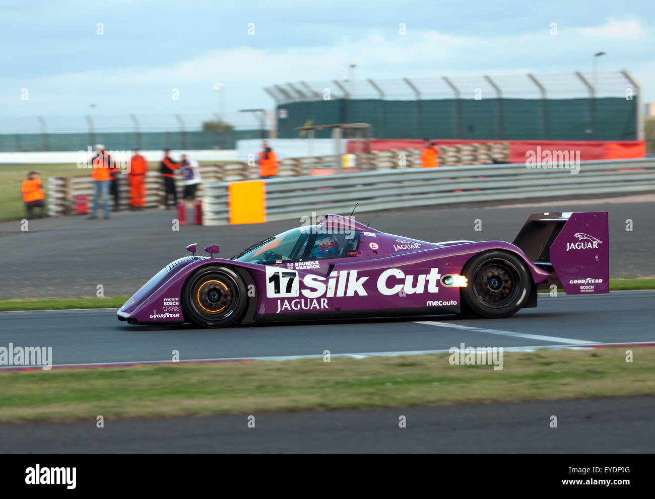 Christophe D'Ansembourg guida un 1991, Jaguar XJR14 nel gruppo C gara a Silverstone Classic 2015. Foto Stock