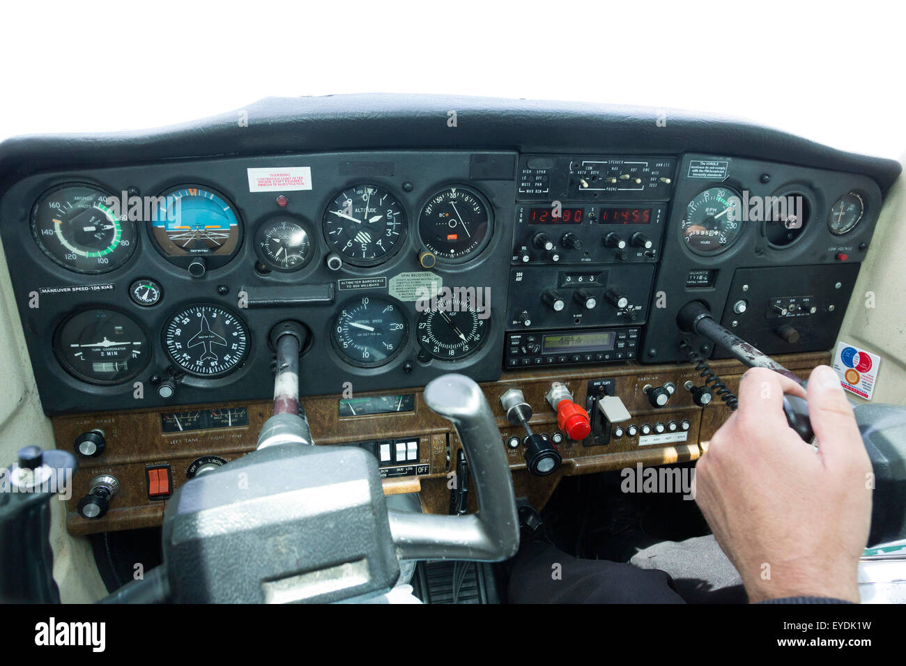Il cockpit quadro della strumentazione di un Cessna 152 aeromobili leggeri Foto Stock