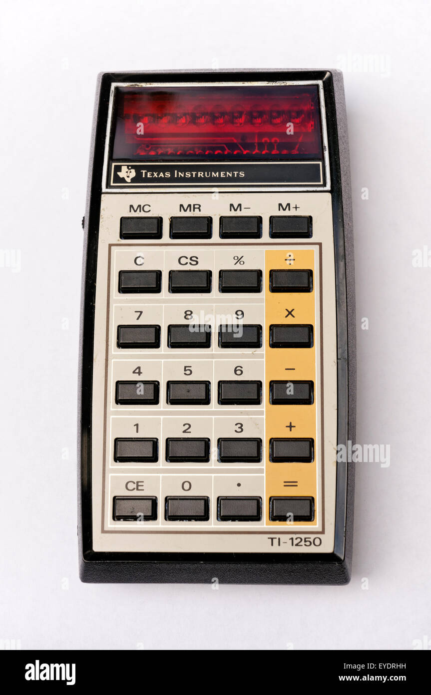Vintage Texas Instruments Ti-1250 matematica di base calcolatrice introdotto nel 1975 su sfondo bianco Foto Stock
